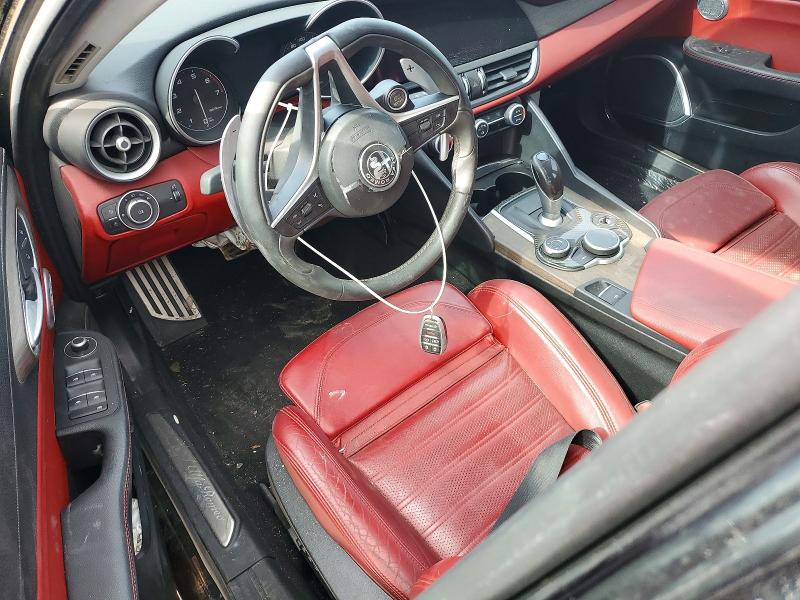 64216946 :رقم المزاد ، ZARFAECN2H7559683 vin ، 2017 Alfa Romeo Giulia مزاد بيع