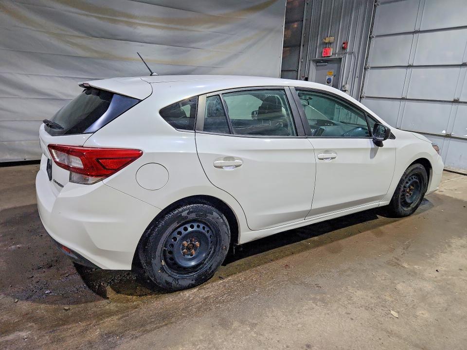 63998556 :رقم المزاد ، 4S3GTAA67J3736254 vin ، 2018 Subaru Impreza مزاد بيع