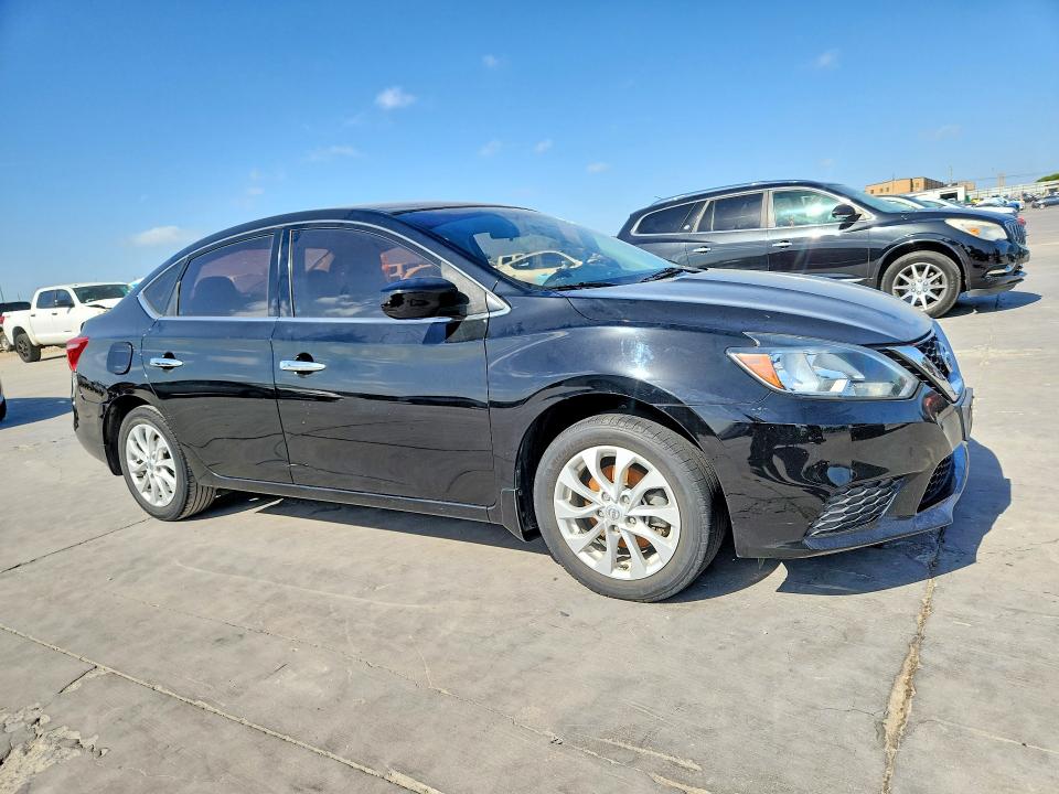 64622676 :رقم المزاد ، 3N1AB7AP1JY209910 vin ، 2018 Nissan Sentra مزاد بيع