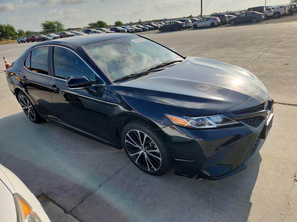 Auction sale of the 2018 Toyota Camry, vin: 4T1B11HK8JU065220, lot number: 63653606