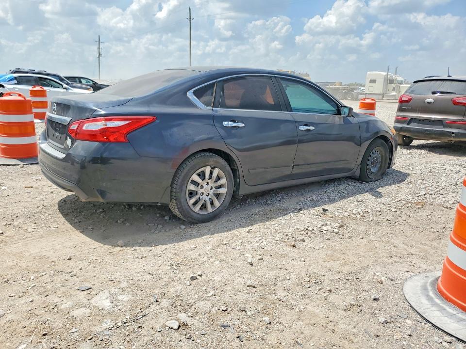 2017 Nissan Altima მანქანა იყიდება აუქციონზე, vin: 1N4AL3AP1HN329206, აუქციონის ნომერი: 63650726