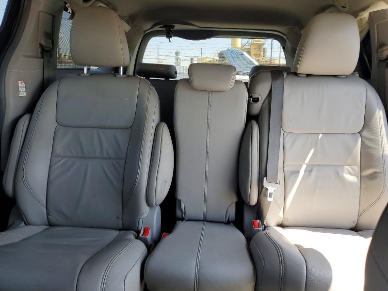 64017536 :رقم المزاد ، 5TDYK3DC9FS625585 vin ، 2015 Toyota Sienna مزاد بيع