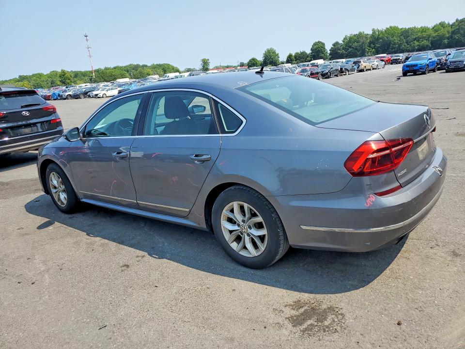 63748286 :رقم المزاد ، 1VWAT7A38HC031839 vin ، 2017 Volkswagen Passat مزاد بيع