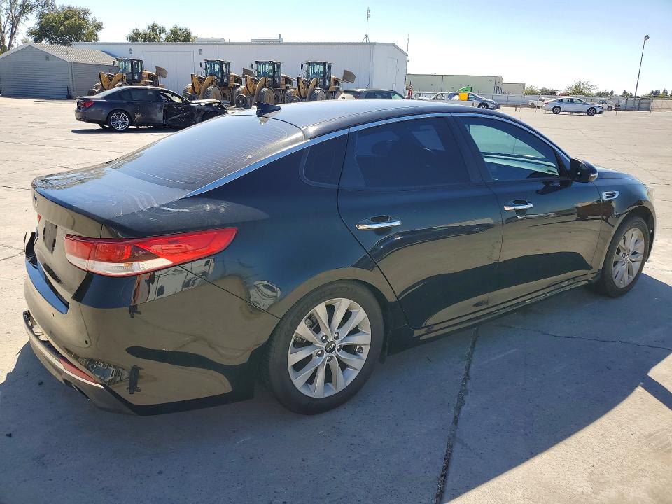 65604536 :رقم المزاد ، 5XXGT4L30JG260384 vin ، 2018 Kia Optima مزاد بيع