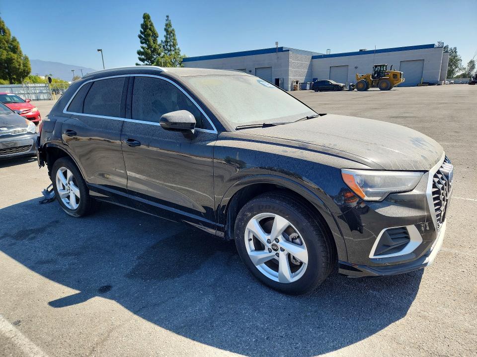 65496826 :رقم المزاد ، WA1AUCF3XM1132169 vin ، 2021 Audi Q3 مزاد بيع