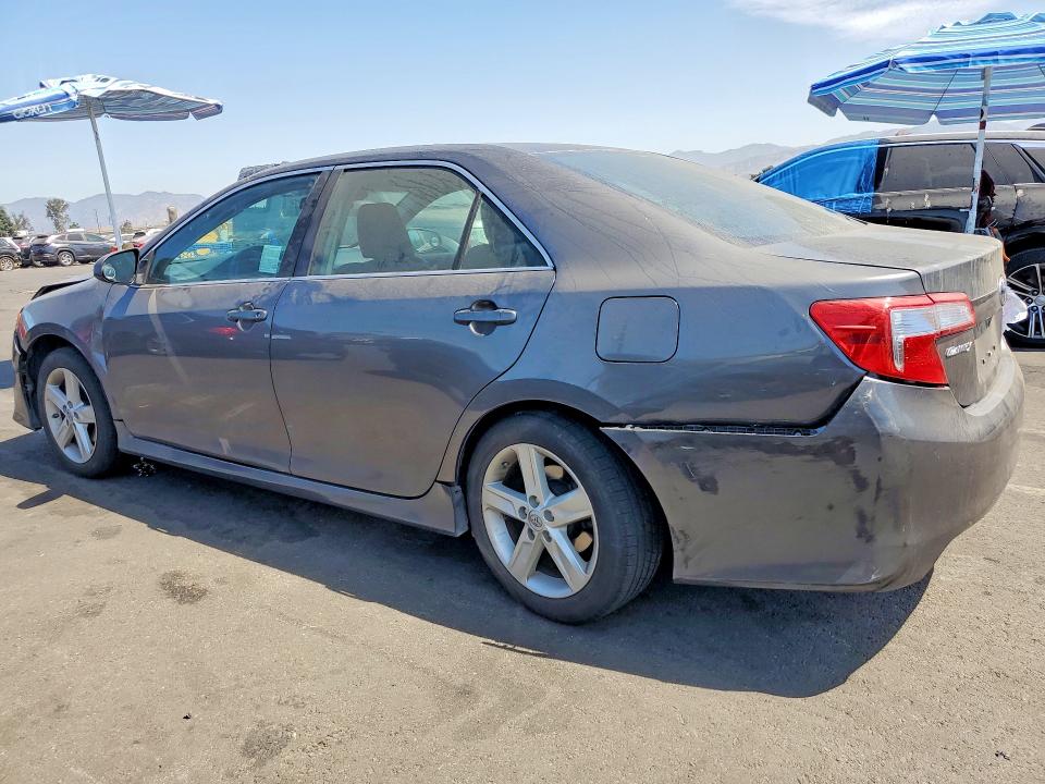 64539186 :رقم المزاد ، 4T1BF1FK8EU777141 vin ، 2014 Toyota Camry مزاد بيع