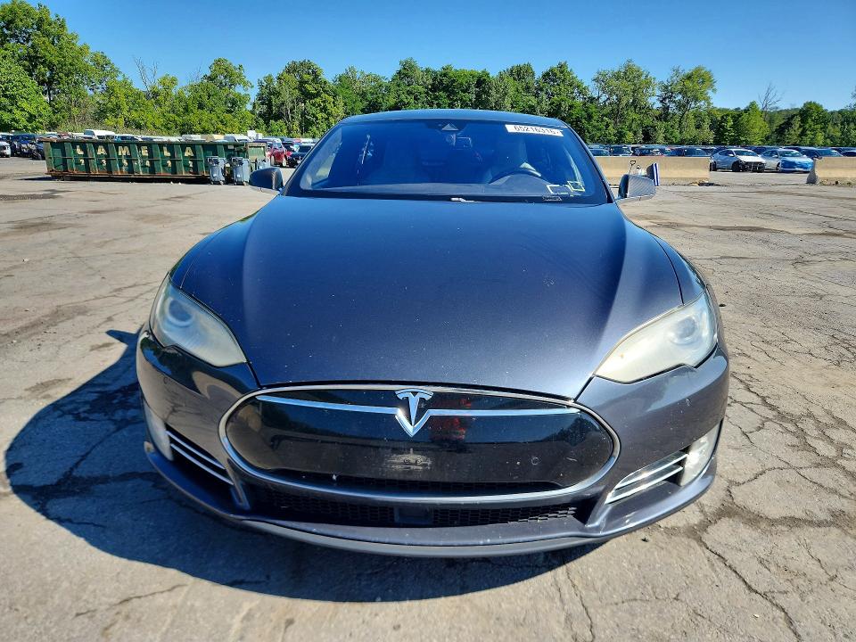 2015 Tesla Model S მანქანა იყიდება აუქციონზე, vin: 5YJSA1E14FF110508, აუქციონის ნომერი: 65216316