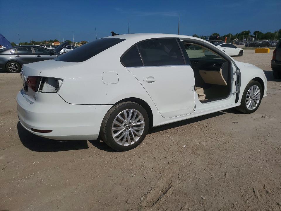 64257376 :رقم المزاد ، 3VWL07AJ5GM261724 vin ، 2016 Volkswagen Jetta مزاد بيع