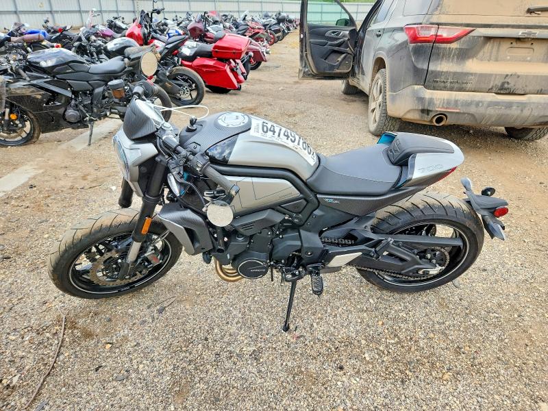 64749786 :رقم المزاد ، LCEPEWL13N6004801 vin ، 2022 Cf Moto 700 مزاد بيع