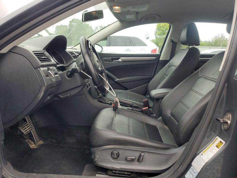 64206396 :رقم المزاد ، 1VWDT7A38HC058357 vin ، 2017 Volkswagen Passat مزاد بيع