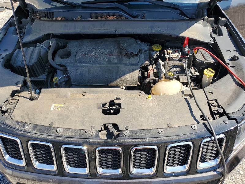 63827396 :رقم المزاد ، 3C4NJDBB9JT167843 vin ، 2018 Jeep Compass مزاد بيع