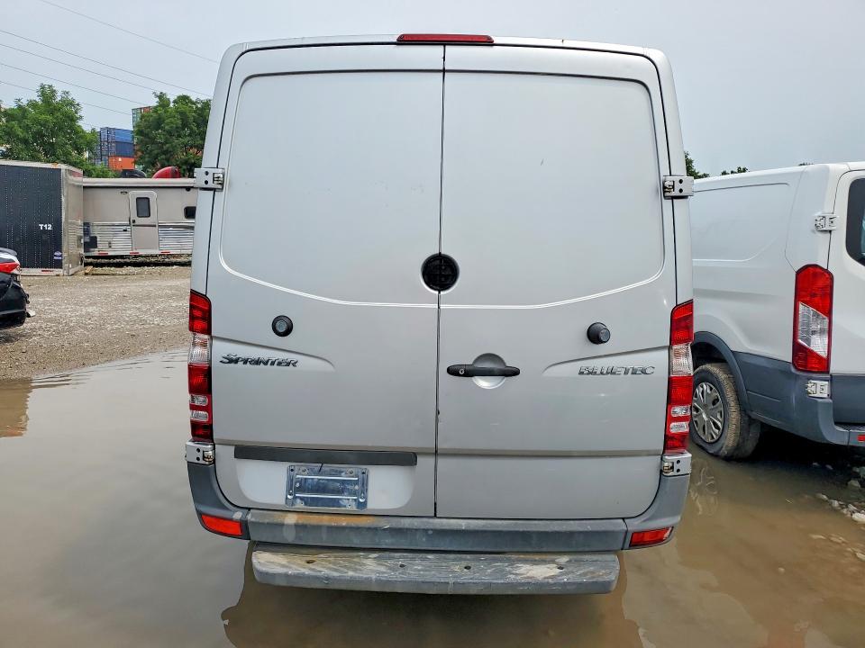 64016996 :رقم المزاد ، WD3PE7CC0C5705168 vin ، 2012 Mercedes-benz Sprinter مزاد بيع