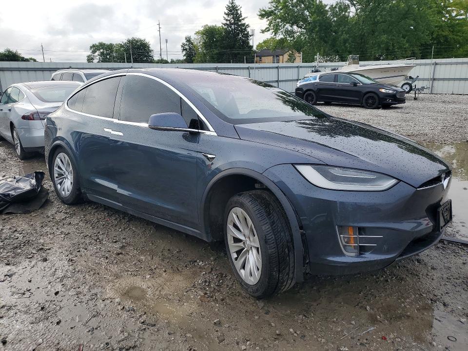 64817086 :رقم المزاد ، 5YJXCDE22LF308140 vin ، 2020 Tesla Model X مزاد بيع