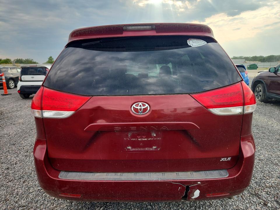 64577956 :رقم المزاد ، 5TDYK3DC9BS087013 vin ، 2011 Toyota Sienna مزاد بيع