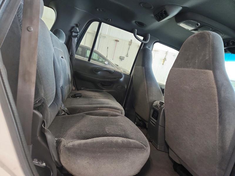 2000 Ford Expedition მანქანა იყიდება აუქციონზე, vin: 1FMRU1668YLA54231, აუქციონის ნომერი: 65376886