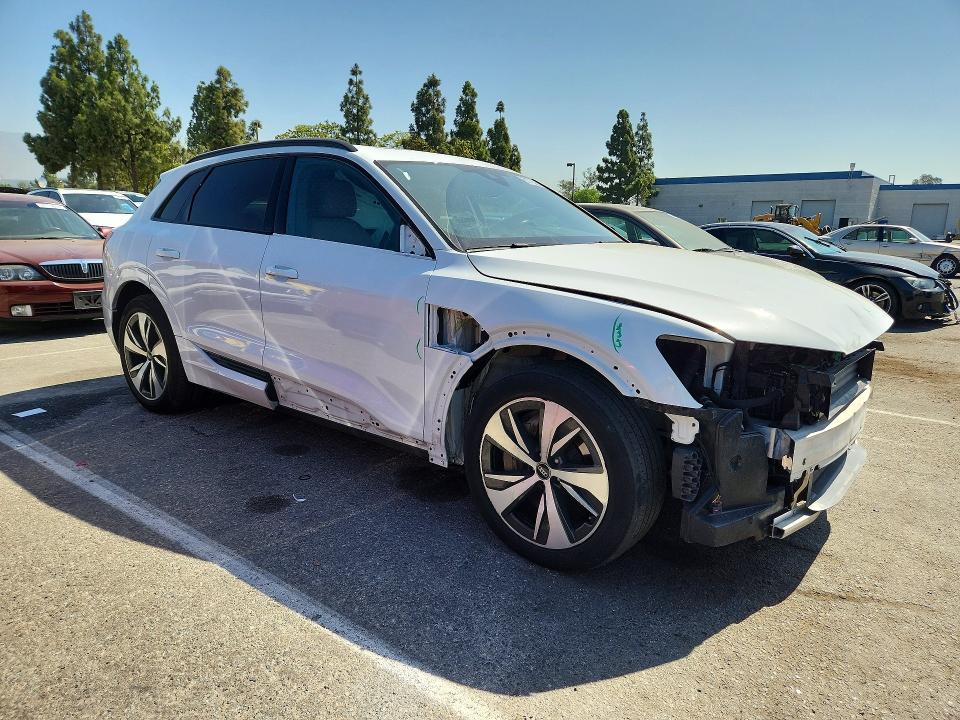 63729166 :رقم المزاد ، WA14AAGE8RB027657 vin ، 2024 Audi Q8 E-tron مزاد بيع
