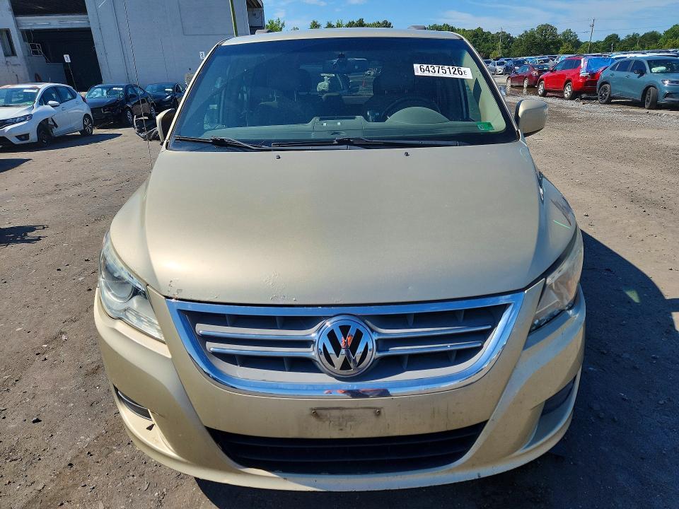 64375126 :رقم المزاد ، 2V4RW3DG1BR789563 vin ، 2011 Volkswagen Routan مزاد بيع
