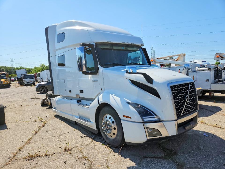 Auction sale of the 2022 Volvo Vn, vin: 4V4NC9EH6NN296026, lot number: 63388136