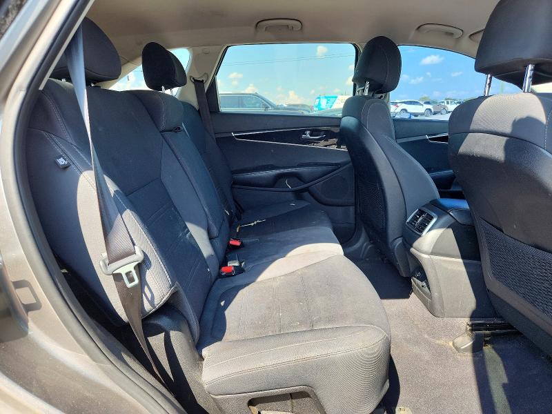 66802296 :رقم المزاد ، 5XYPG4A34HG189011 vin ، 2017 Kia Sorento مزاد بيع