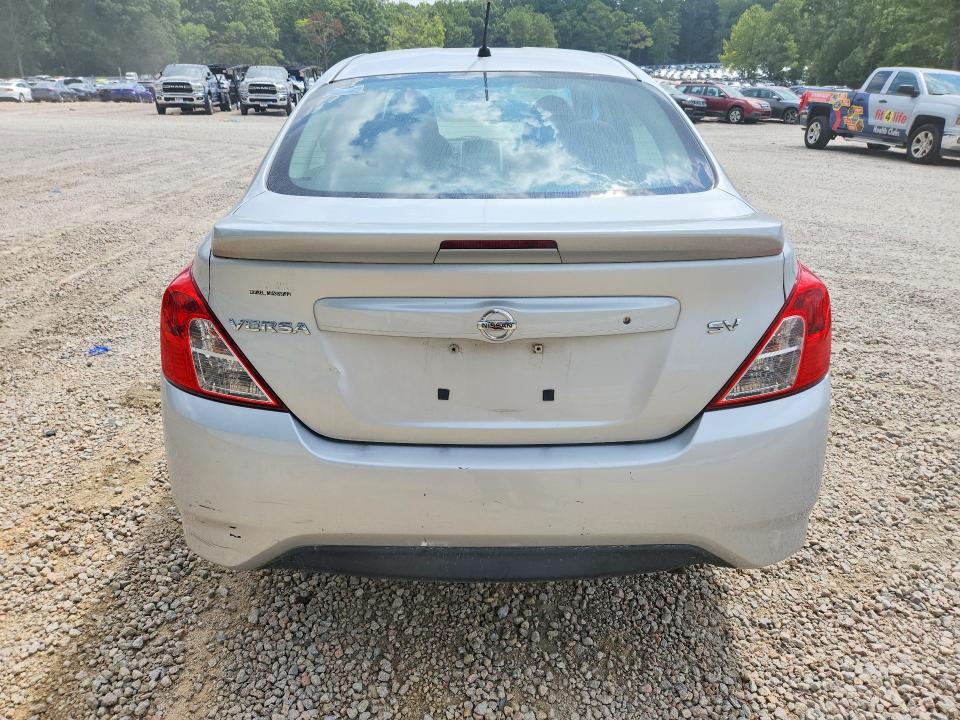 62717216 :رقم المزاد ، 3N1CN7AP2JL843255 vin ، 2018 Nissan Versa مزاد بيع