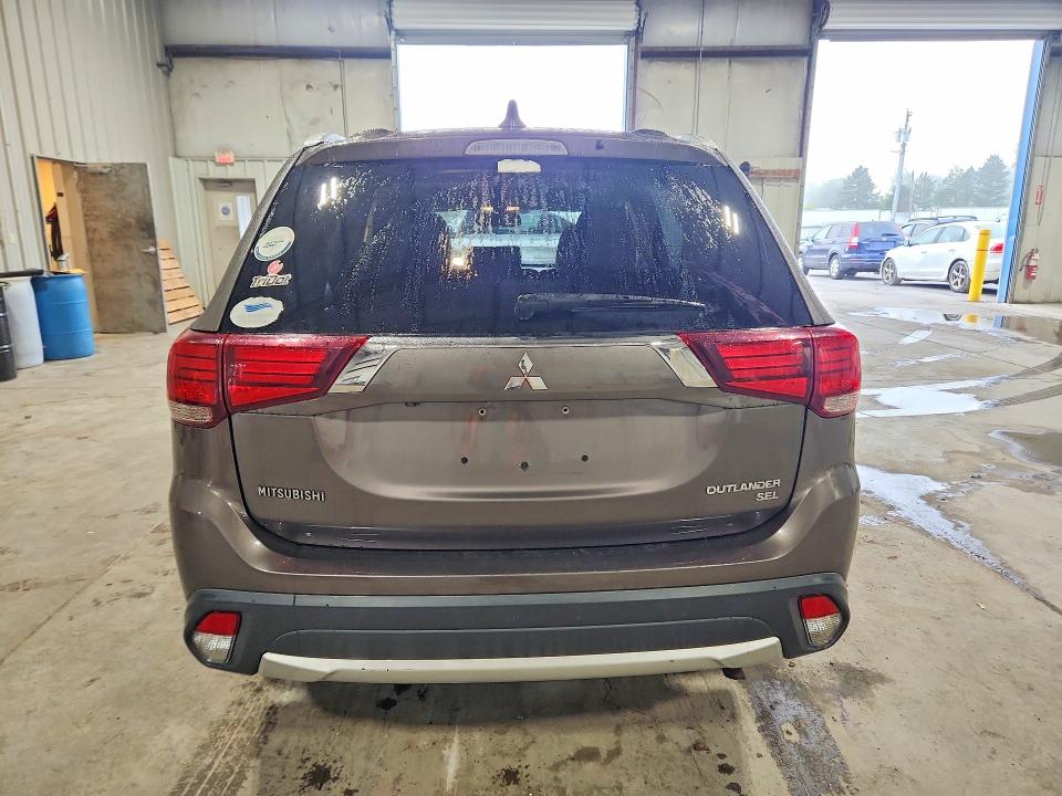 65532796 :رقم المزاد ، JA4AZ3A35HZ012697 vin ، 2017 Mitsubishi Outlander مزاد بيع