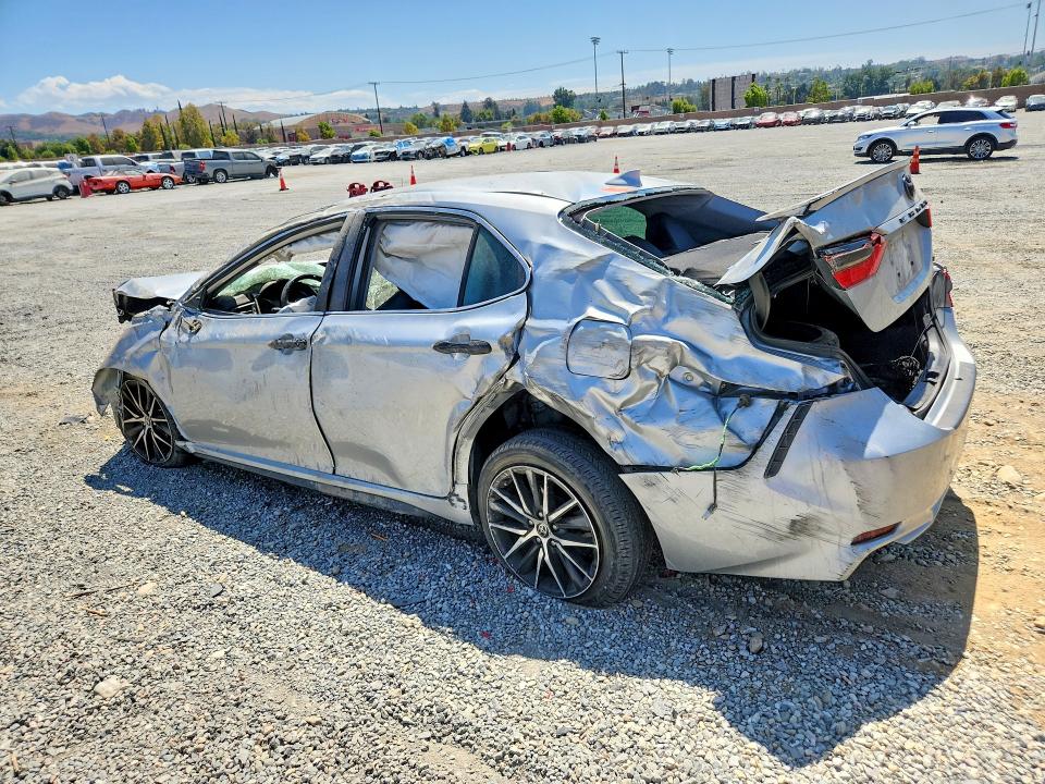 66499946 :رقم المزاد ، 4T1G11AK1MU464751 vin ، 2021 Toyota Camry مزاد بيع