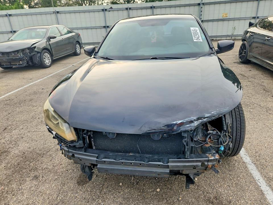 64298846 :رقم المزاد ، 1HGCR2F30FA029826 vin ، 2015 Honda Accord مزاد بيع