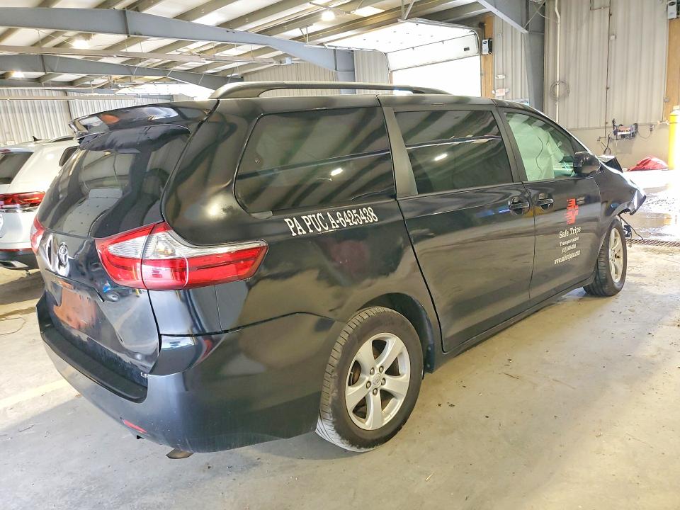2015 Toyota Sienna მანქანა იყიდება აუქციონზე, vin: 5TDKK3DC8FS539335, აუქციონის ნომერი: 63448186