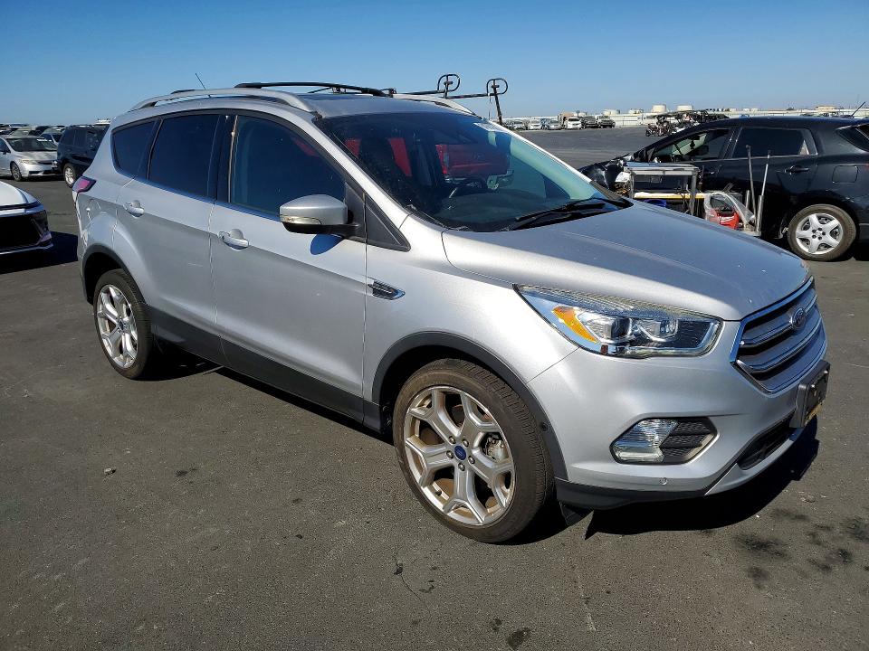 Продаж на аукціоні авто 2017 Ford Escape, vin: 1FMCU0J9XHUE26177, номер лоту: 64086586