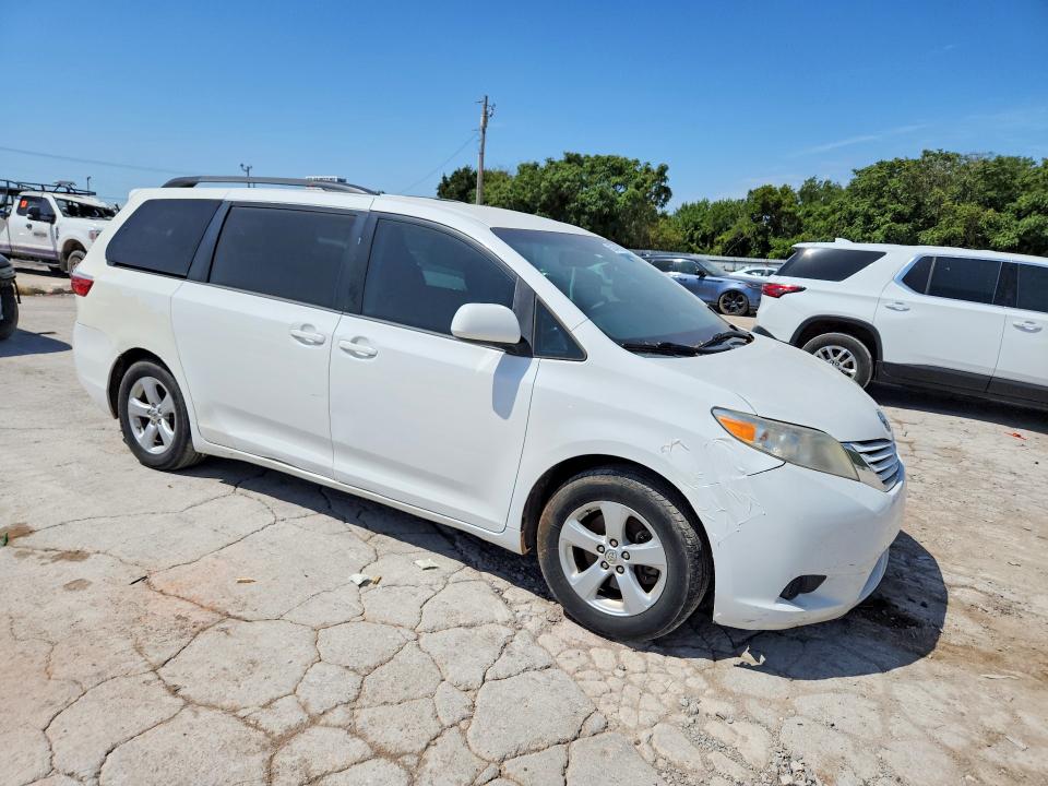 65304496 :رقم المزاد ، 5TDKK3DC1FS582818 vin ، 2015 Toyota Sienna مزاد بيع