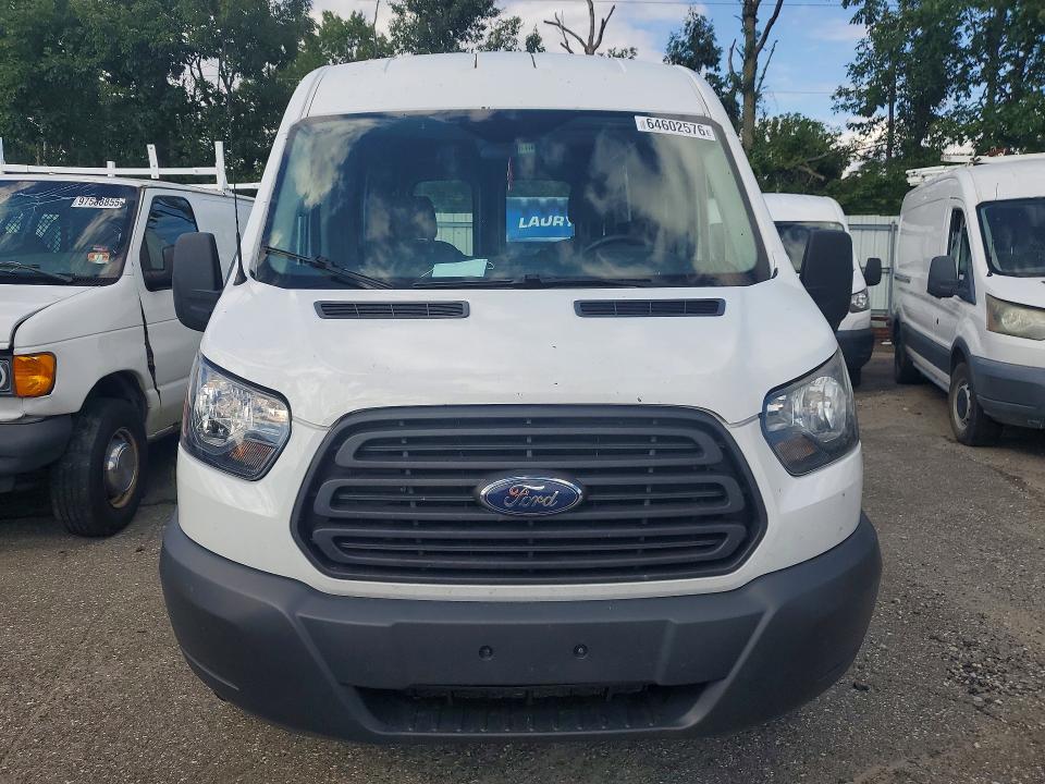64602576 :رقم المزاد ، 1FTYR1CMXFKA99596 vin ، 2015 Ford Transit مزاد بيع