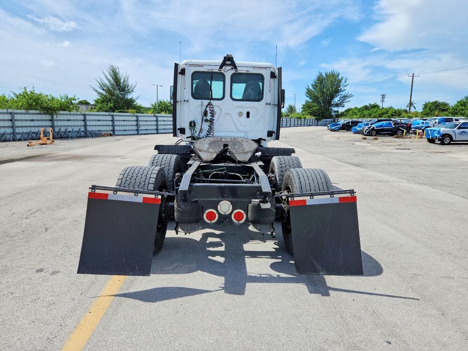 65948986 :رقم المزاد ، 1FUGGEDV0JLHB4053 vin ، 2018 Freightliner Cascadia 125 مزاد بيع