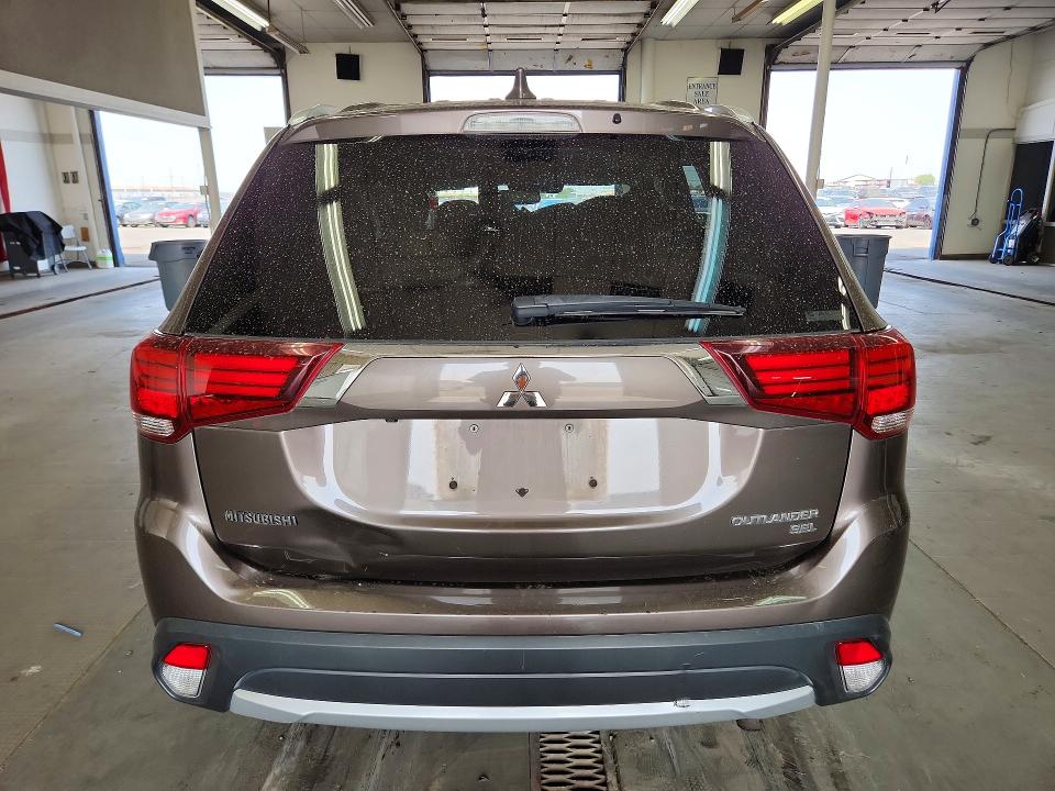 2018 Mitsubishi Outlander მანქანა იყიდება აუქციონზე, vin: JA4AZ3A32JZ053911, აუქციონის ნომერი: 64691286