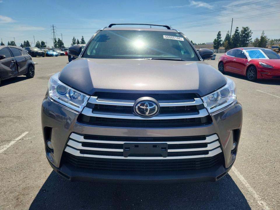 2018 Toyota Highlander მანქანა იყიდება აუქციონზე, vin: 5TDKZRFH6JS529757, აუქციონის ნომერი: 66060186