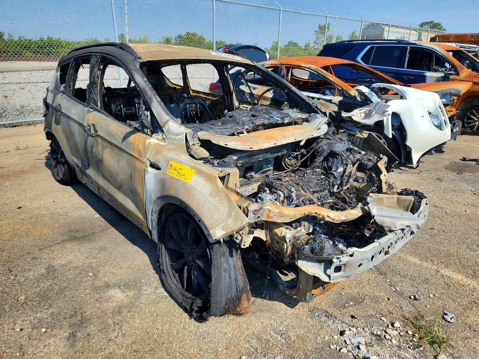 2019 Ford Escape მანქანა იყიდება აუქციონზე, vin: 1FMCU0GD0KUB24139, აუქციონის ნომერი: 63772426