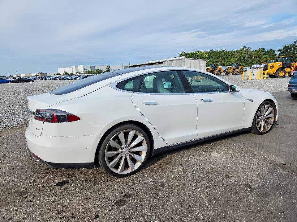 63843376 :رقم المزاد ، 5YJSA1E28GF131209 vin ، 2016 Tesla Model S مزاد بيع