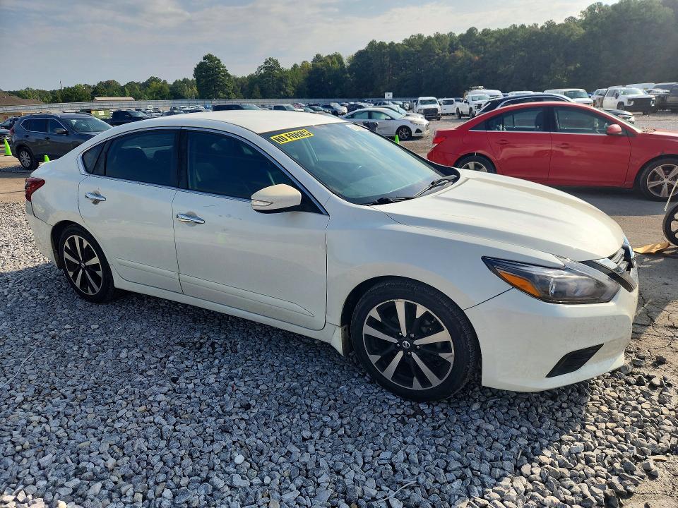 Продажа на аукционе авто 2018 Nissan Altima, vin: 1N4AL3AP4JC104943, номер лота: 60503986
