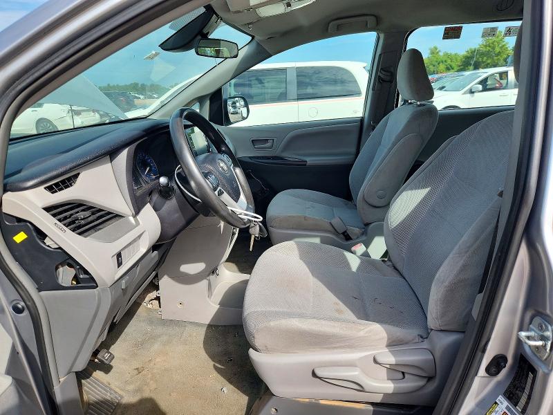 65208606 :رقم المزاد ، 5TDZZ3DC0JS959545 vin ، 2018 Toyota Sienna مزاد بيع