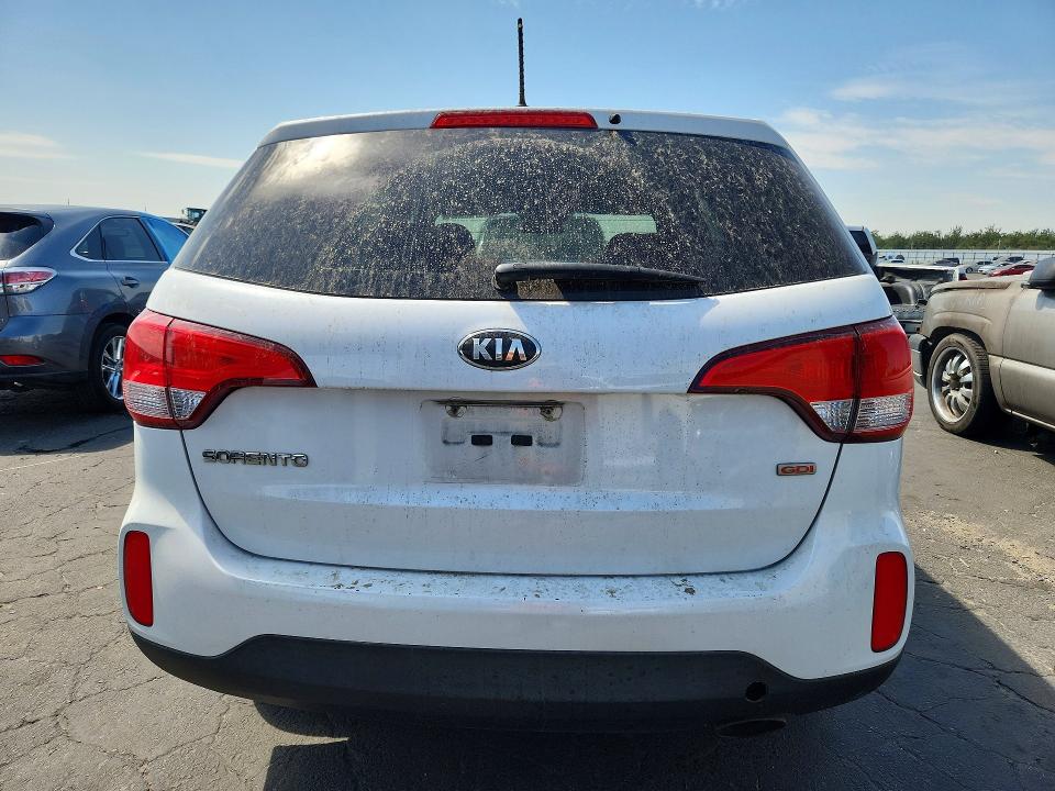 61452356 :رقم المزاد ، 5XYKT3A60FG588053 vin ، 2015 Kia Sorento مزاد بيع