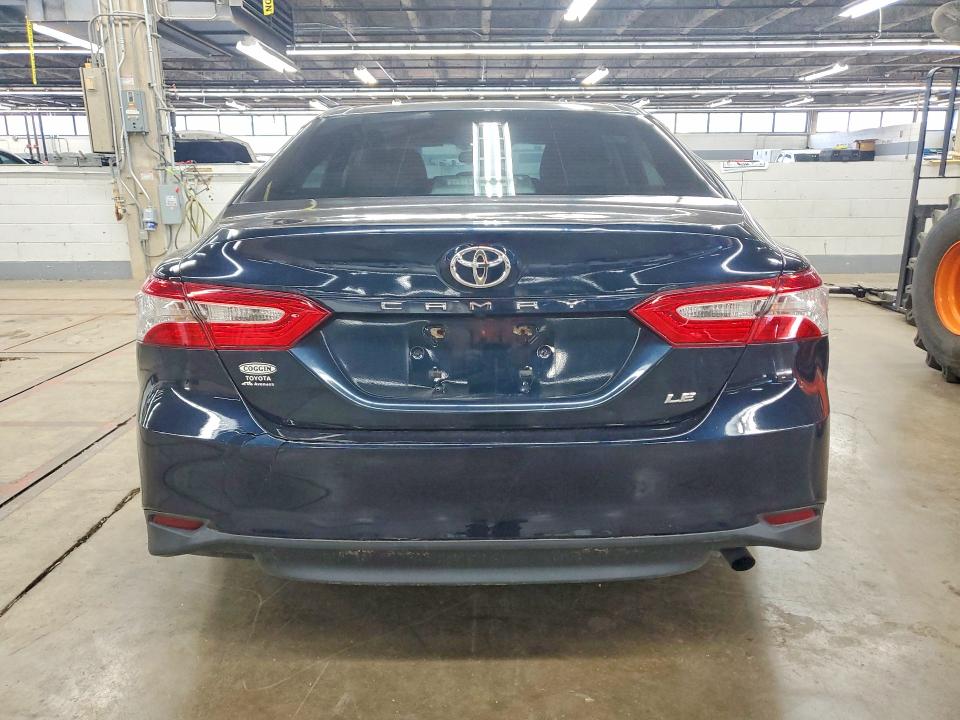 65833256 :رقم المزاد ، 4T1B11HK5JU531265 vin ، 2018 Toyota Camry مزاد بيع