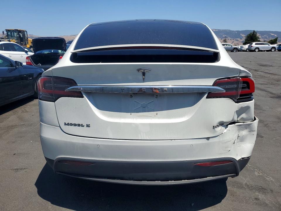 63718296 :رقم المزاد ، 5YJXCBE20HF059588 vin ، 2017 Tesla Model X مزاد بيع