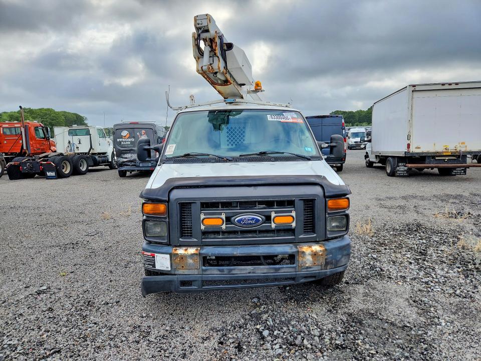 63300466 :رقم المزاد ، 1FTSE3ES5BDB26100 vin ، 2011 Ford E-350 مزاد بيع