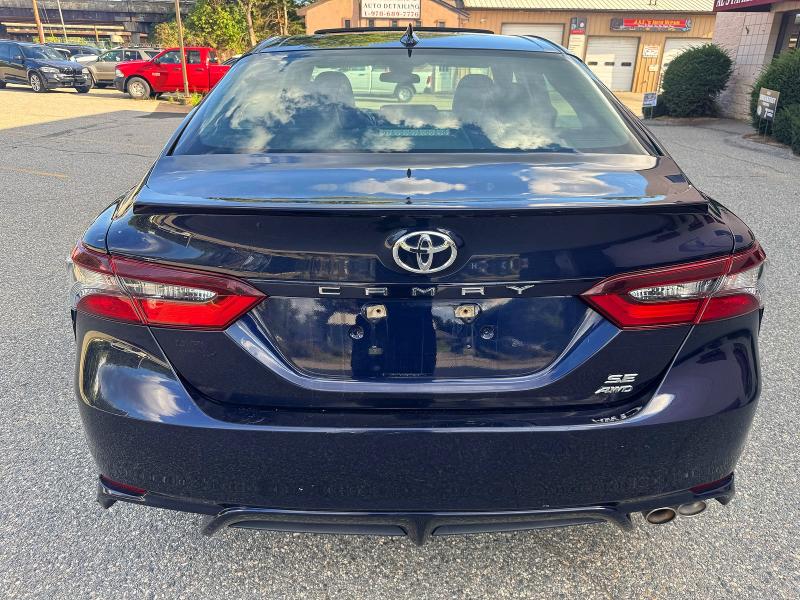 67026236 :رقم المزاد ، 4T1G11BK5NU050761 vin ، 2022 Toyota Camry مزاد بيع