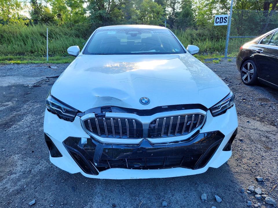 66488946 :رقم المزاد ، WBY13HG04SCS86841 vin ، 2025 Bmw I5 مزاد بيع