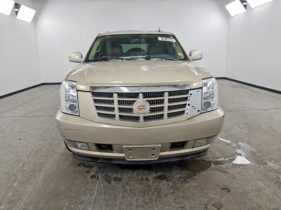 2011 Cadillac Escalade მანქანა იყიდება აუქციონზე, vin: 1GYS4CEF2BR148588, აუქციონის ნომერი: 61074036