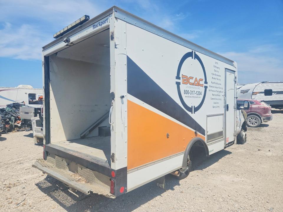 63161486 :رقم المزاد ، 1FDXE4FS3JDC41301 vin ، 2018 Ford E450 مزاد بيع