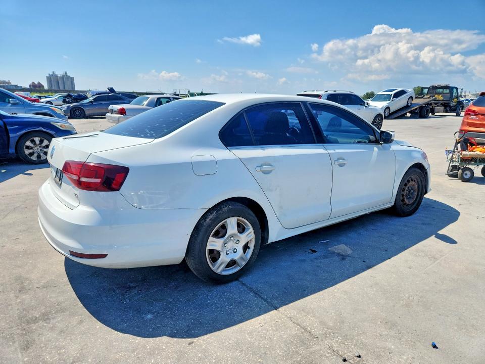 60672826 :رقم المزاد ، 3VW2B7AJ7HM290312 vin ، 2017 Volkswagen Jetta مزاد بيع