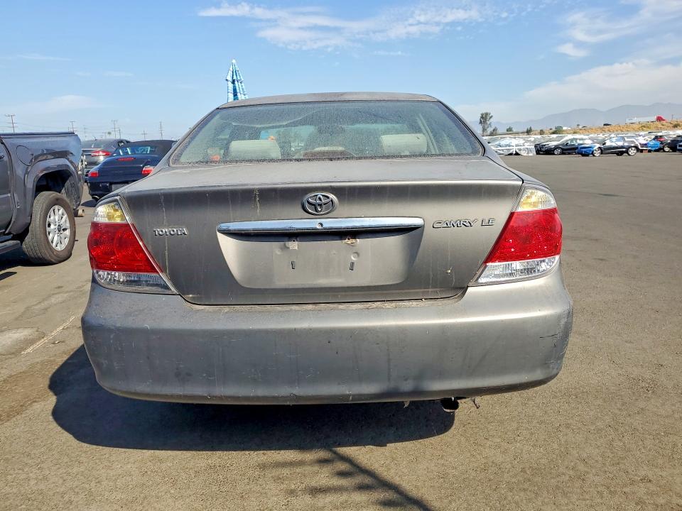 64486066 :رقم المزاد ، 4T1BE32K85U622545 vin ، 2005 Toyota Camry مزاد بيع
