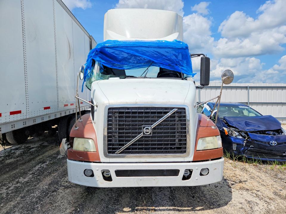 Продажа на аукционе авто 2011 Volvo Vnm, vin: 4V4MC9EH6BN298785, номер лота: 64046156
