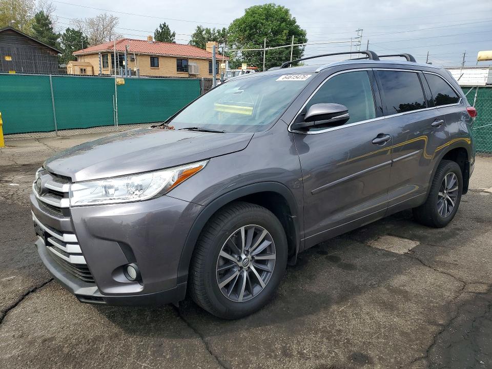 2018 Toyota Highlander მანქანა იყიდება აუქციონზე, vin: 5TDJZRFH4JS534807, აუქციონის ნომერი: 64615476